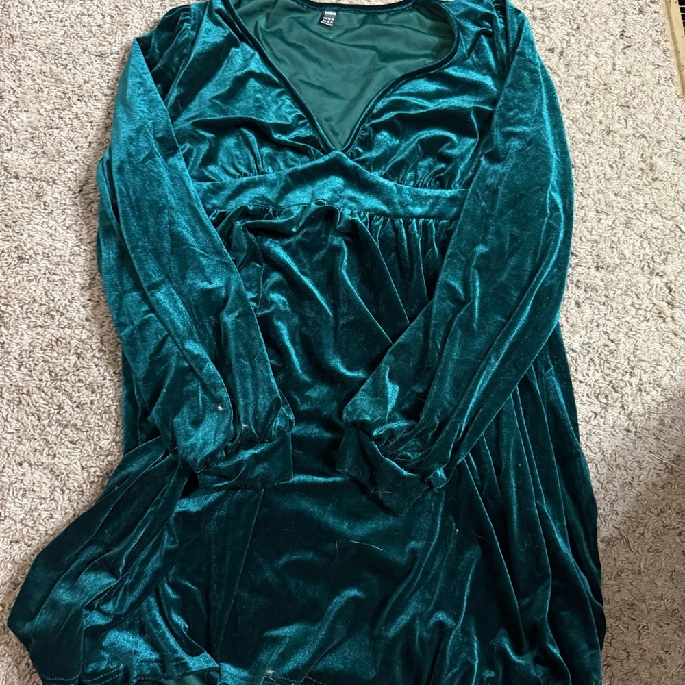 SHEIN Teal Velvet Top